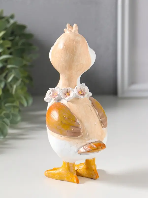 Сувенир полистоун "Утёнок с цветочным венком на шее" 9,5х6,5х17 см