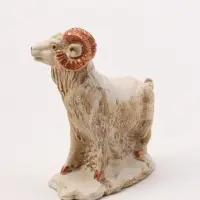 Фигурка декоративная &laquo;Коза на лужайке&raquo;, 8&times;7&times;4 см, слоновая кость