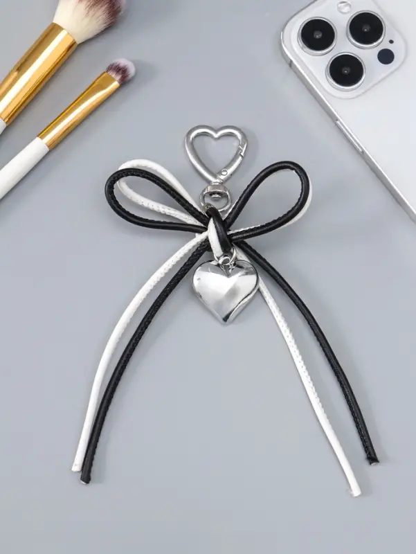 Брелок на карабине "Двойной бант с сердцем" бело-чёрный 14х9х1,5 см