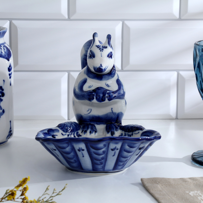 Орешница «Белочка», 23,5х16 см, гжель Орешница «Белочка», 23,5х16 см, гжель