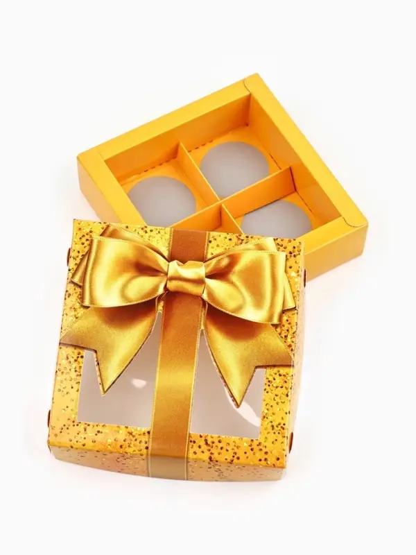 Коробка под 4 конфеты со скретч-слоем &laquo;Бант&raquo;, 10.5&times;10.5&times;3.5 см