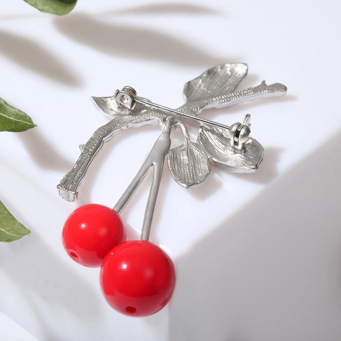 Брошь &laquo;Вишня&raquo; с листиками, подвижная, цвет красный в матовом серебре