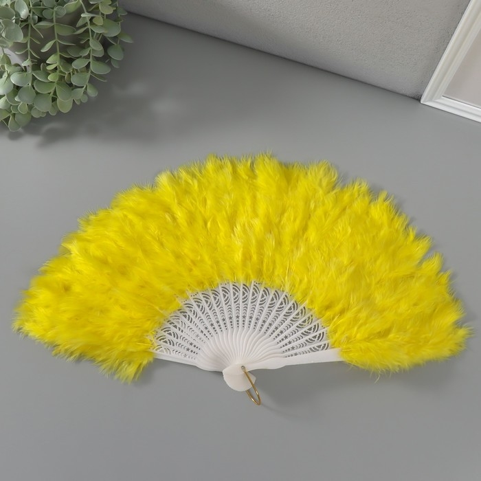 Веер пластик, перо  Веер пластик, перо "Жёлтый" h=26 см 25 лопастей 3х50х26 см