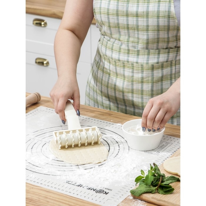 Валик для нарезки полос из теста Доляна «Волна», 20×12×4 см, цвет белый Валик для нарезки полос из теста Доляна «Волна», 20×12×4 см, цвет белый