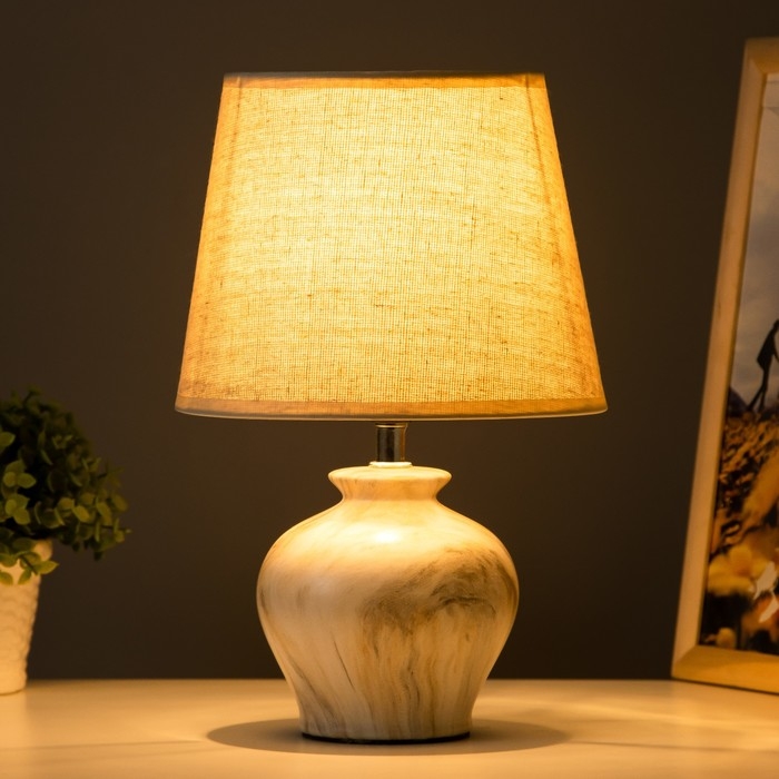 Настольная лампа Настольная лампа "Кумп" E14 40Вт белый-коричневый 20х20х30 см RISALUX