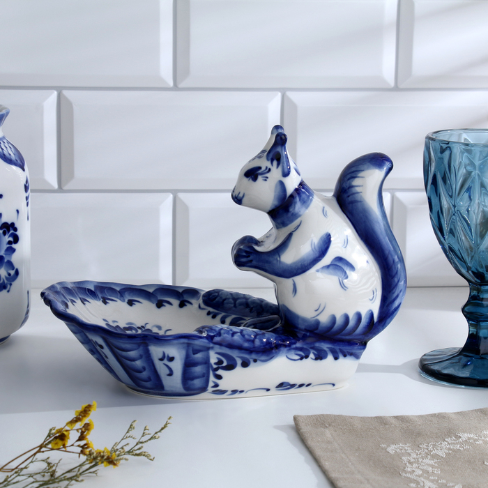 Орешница «Белочка», 23,5х16 см, гжель Орешница «Белочка», 23,5х16 см, гжель