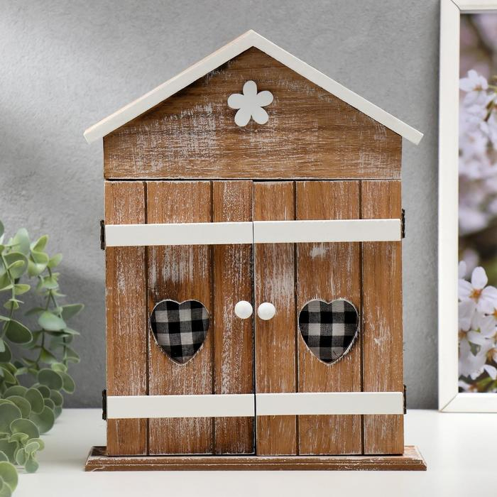 Ключница дерево 6 крючков Ключница дерево 6 крючков "Дом со ставнями-сердечками" 29,5х22,5х6 см