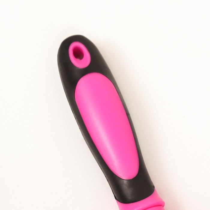 Пуходерка пластиковая мягкая с закругленными зубьями, средняя, 9,5 х 16 см, розовая Пуходерка пластиковая мягкая с закругленными зубьями, средняя, 9,5 х 16 см, розовая