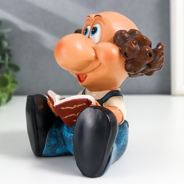 Сувенир полистоун подставка под очки  Сувенир полистоун подставка под очки "Дедуля с книгой" 13х10х11 см