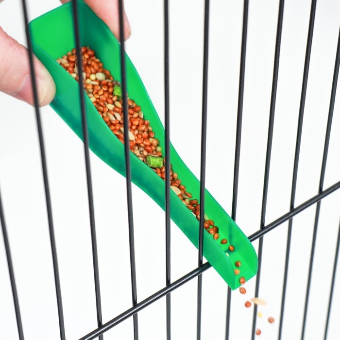 Ложка для корма птиц 12,5 х 1,5 х 3,5 см, зелёная Ложка для корма птиц 12,5 х 1,5 х 3,5 см, зелёная