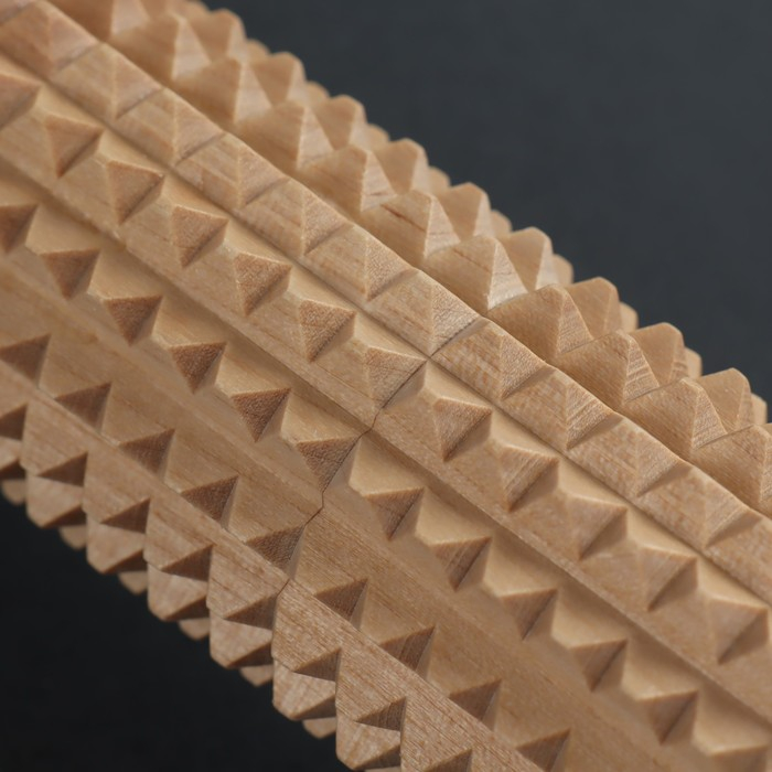 Массажёр для ног «Валик», деревянный, с шипами, d = 5,5 × 24 см Массажёр для ног «Валик», деревянный, с шипами, d = 5,5 × 24 см