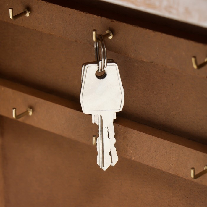 Ключница дерево 6 крючков Ключница дерево 6 крючков "Дом со ставнями-сердечками" 29,5х22,5х6 см