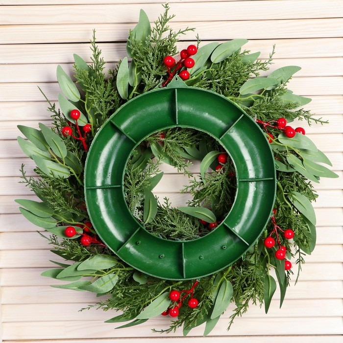 Венок новогодний d- 33 см  Венок новогодний d- 33 см "Уютная сказка" листья ягоды веточки