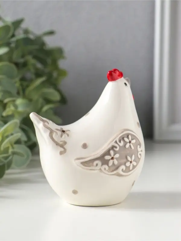 Сувенир керамика "Курочка с цветами на крылышках" 8х6,4х9,2 см
