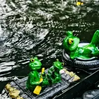 Садовая фигура из полистоуна &laquo;Лягушка на плоту&raquo;, 17&times;11&times;9.5 см, плавающая