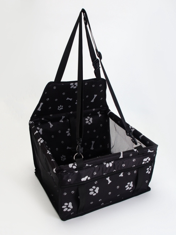 Автокресло для животных 40*30*25 см, чёрное с белыми лапками и косточками