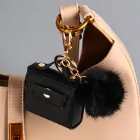 Брелок кожзам с карабином, с пушистиком "Сумочка" чёрный 5,8х2,4х5 см Брелок кожзам с карабином, с пушистиком "Сумочка" чёрный 5,8х2,4х5 см