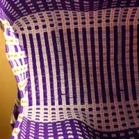 Сумка плетёная пластиковая 40х20х55 см, цв. фиолетово-белый Сумка плетёная пластиковая 40х20х55 см, цв. фиолетово-белый