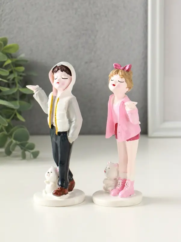 Сувенир полистоун "Подростки с мишками" набор 2 шт 5,2х6,5х14,5 см