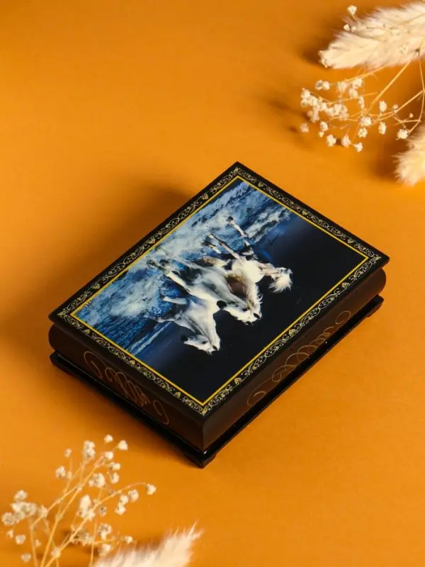 Шкатулка «Три коня», 10×14 см, лаковая миниатюра