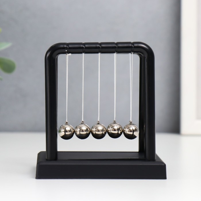 Маятник пластик Маятник пластик "Шары Ньютона" чёрный с жёлтым 9,5х7,5х9 см