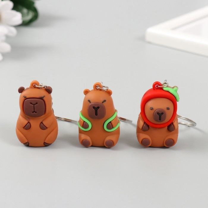 Брелок резина Брелок резина "Капибара" МИКС 4,4х2,8х2,2 см