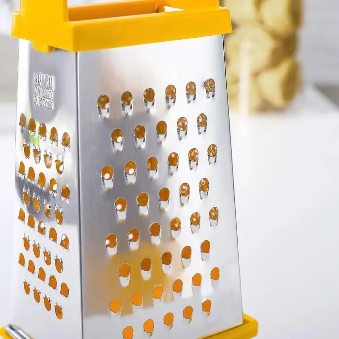 Тёрка с контейнером КВАРЦ &laquo;Комфорт&raquo;, 4 грани, 450 мл, 11&times;8.5&times;27 см, металл, МИКС