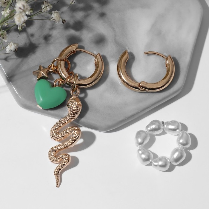 Новый год! Символ года 2025! Серьги со съёмным элементом «Трансформер» змейка, цвет бело-зелёный в золоте Новый год! Символ года 2025! Серьги со съёмным элементом «Трансформер» змейка, цвет бело-зелёный в золоте