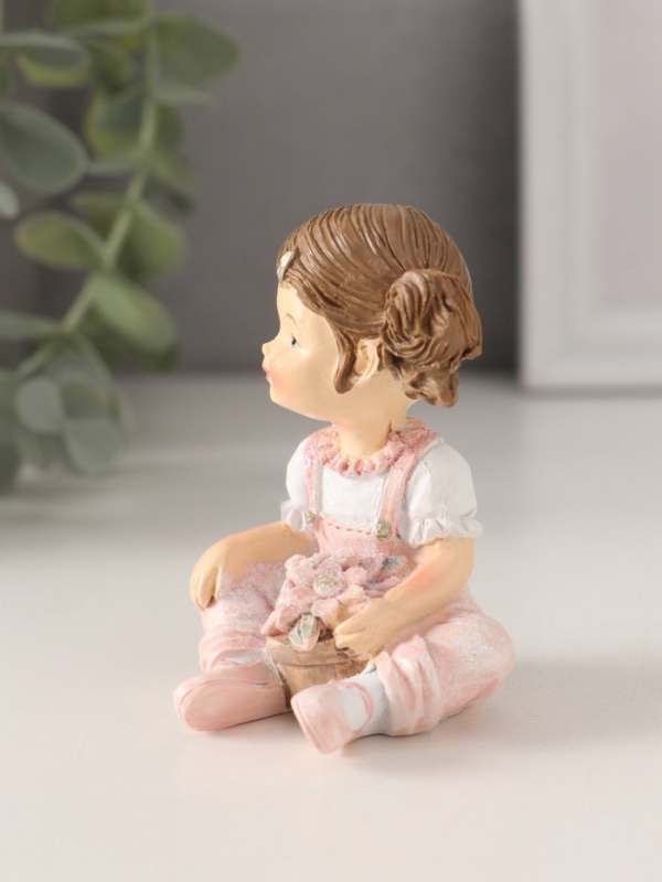 Сувенир полистоун  Сувенир полистоун "Малышка с хвостиками, с цветами в горшочке" розовый 6х5,5х7,5 см