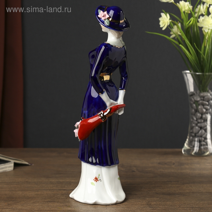 Сувенир керамика  Сувенир керамика "Девушка в пальто на прогулке" 29х8х7,5 см