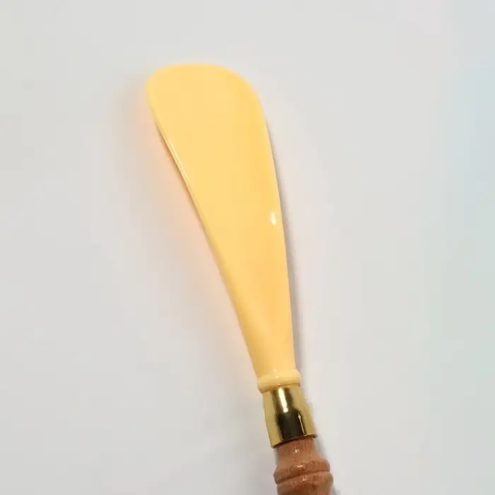 Массажёр - чесалка, универсальный, с ложкой, деревянный, 47&times;4&times;3 см, жёлтый