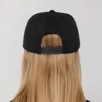 Бейсболка Snapback с прямым козырьком, черная