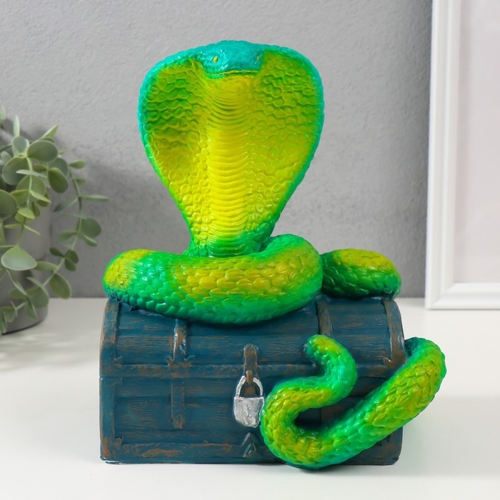 Фигурка Фигурка "КОБРА НА СУНДУКЕ" 20 х 17 х 12 см.