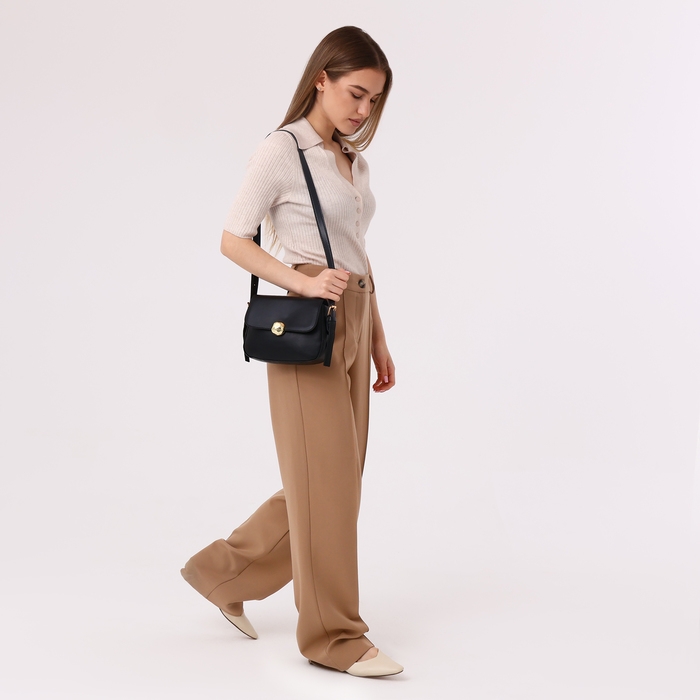 Сумка-мессенджер на магните, цвет чёрный Сумка-мессенджер на магните, цвет чёрный