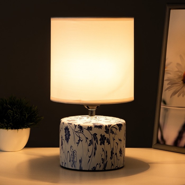 Настольная лампа Настольная лампа "Сафари К" Е14 40Вт бело-фиолетовый 12,5х12,5х29 см RISALUX