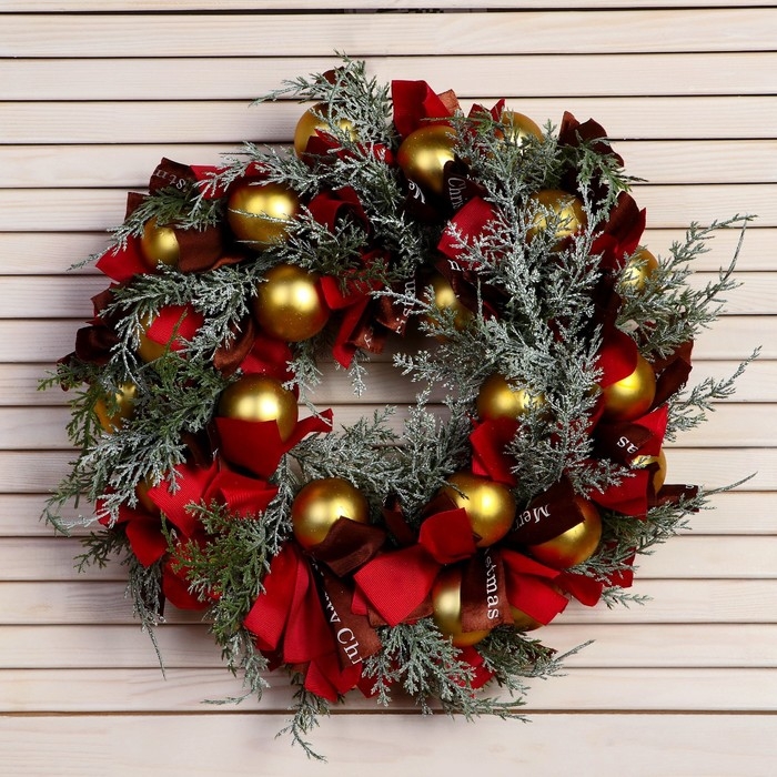 Венок новогодний d- 30 см  Венок новогодний d- 30 см "Уютная сказка" золотые шары и ленты