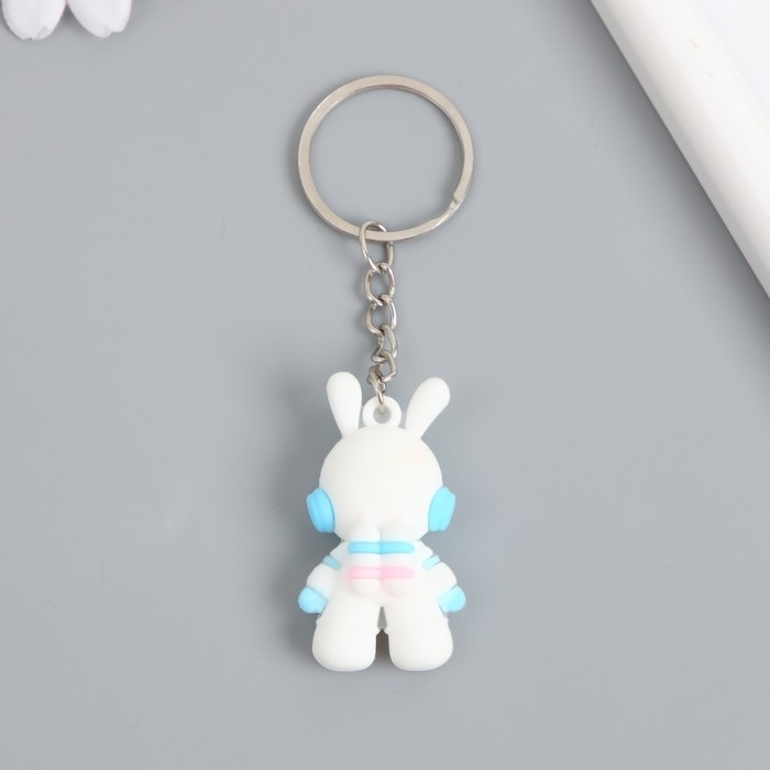 Брелок резина Брелок резина "Космонавт-заяц" МИКС 4,7х2,5х1,5 см