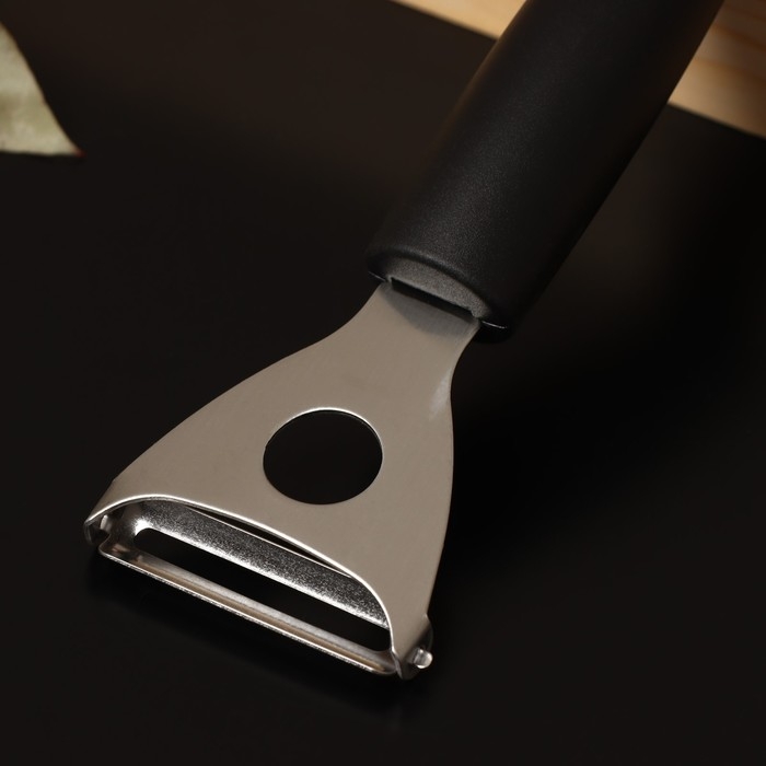 Овощечистка Доляна «Чили», 18,5 см, цвет чёрный Овощечистка Доляна «Чили», 18,5 см, цвет чёрный