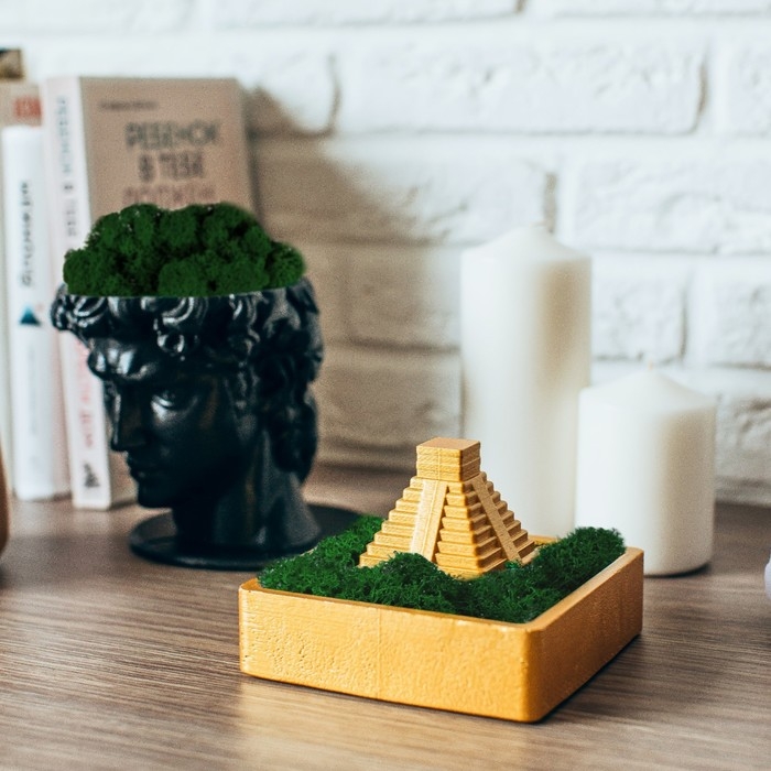 Кашпо бетонное Кашпо бетонное "Храм Солнца" высота 8 см 11,5х11,5 см золотой со мхом (мох зелен. стабилиз)