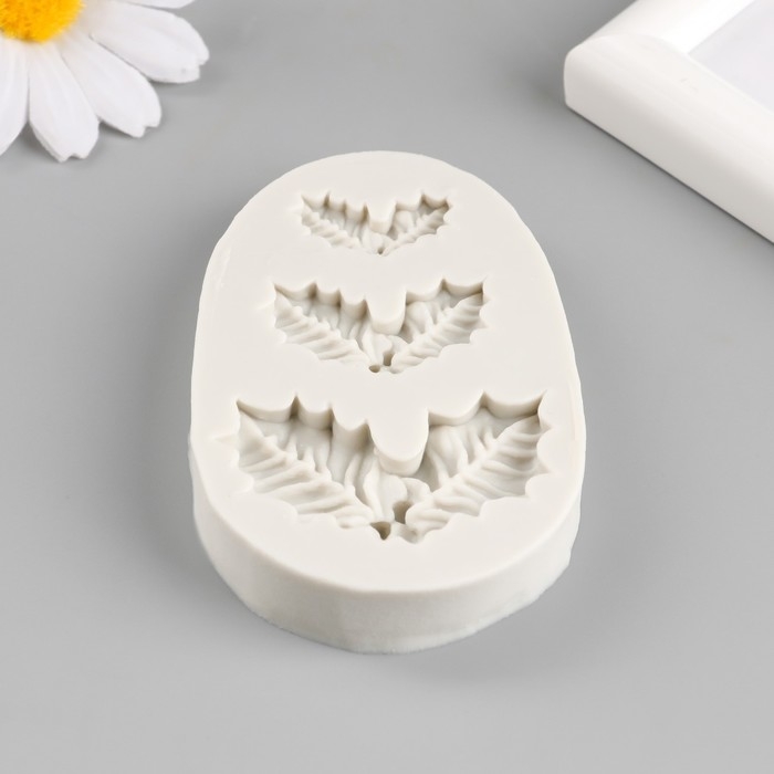 Молд силикон Молд силикон "Еловые веточки с ягодками" 3 предмета 8,3х5,5х1 см