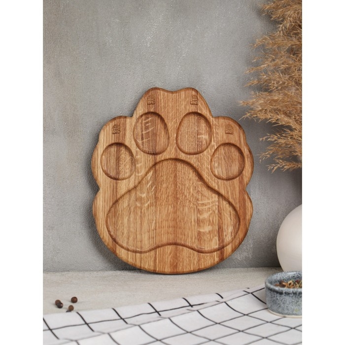 Доска для подачи авторская «Лапа Тигра», 19×22×2 см, натуральный дуб Доска для подачи авторская «Лапа Тигра», 19×22×2 см, натуральный дуб