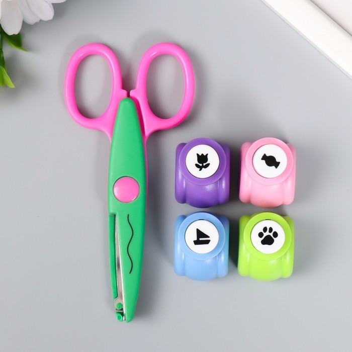 Набор для скрапбукинга Набор для скрапбукинга "Плавная волна" ножницы фигурные 13,5см+4 дырокола d=1,2см 11,2х18 см 94115