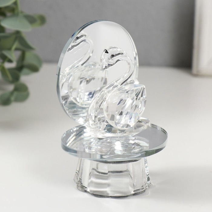 Сувенир стекло Сувенир стекло "Лебедь на зеркальной подставке" 6х5х8 см