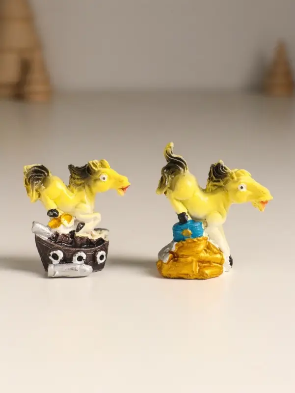 Сувенир полистоун "Конь и служба" МИКС 4,5х2,5х5 см