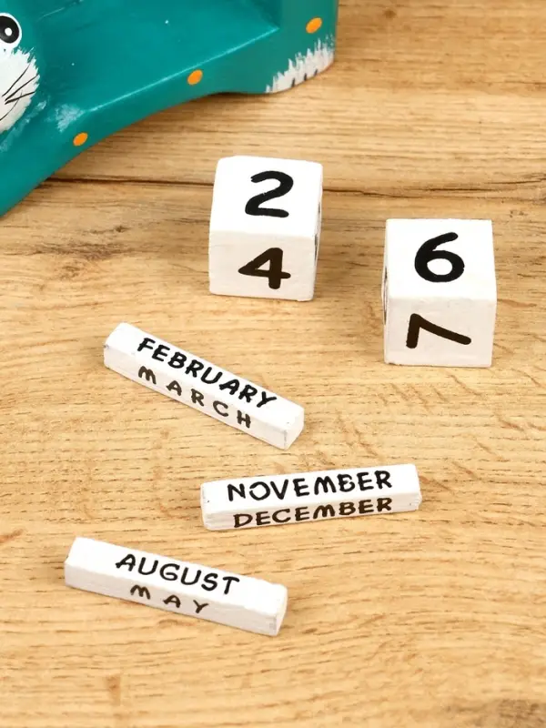 Календарь настольный &laquo;Кошка&raquo;, 14&times;5.4&times;10 см, дерево, зелёный