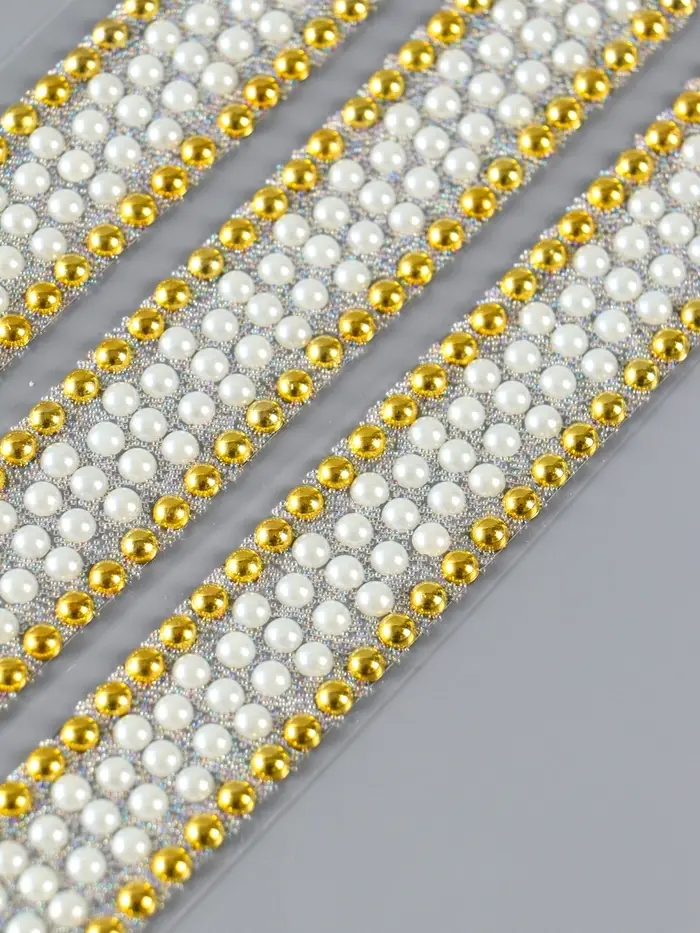 Наклейка стразы пластик "Широкий браслет" белый 32х10,5 см Наклейка стразы пластик "Широкий браслет" белый 32х10,5 см