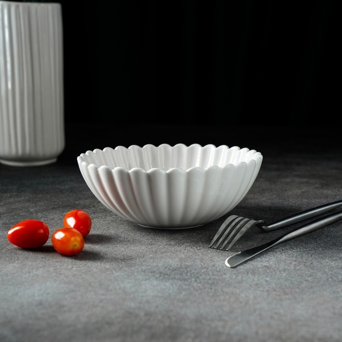 Салатник фарфоровый Magistro «Цветок», 0,45 л, d=16 см, цвет белый Салатник фарфоровый Magistro «Цветок», 0,45 л, d=16 см, цвет белый