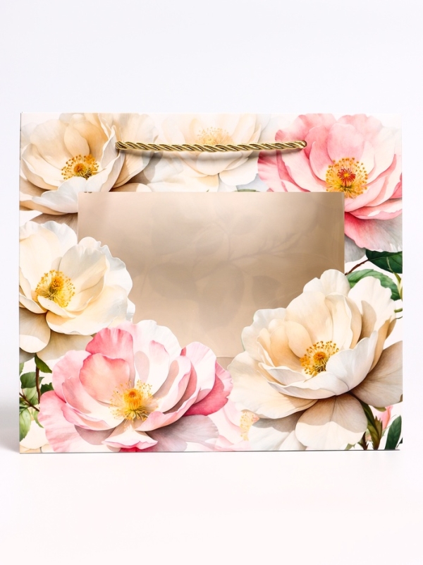 Пакет подарочный с окном "Белые пионы", 25 х 10 х 22 см