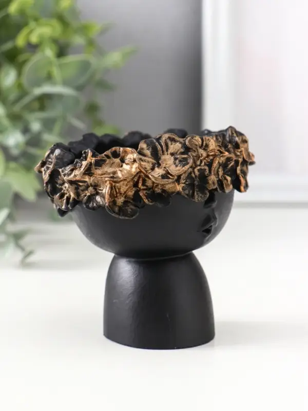 Подсвечник для тонкой свечи «Девочка в венке малая», 7.5×9×8 см, чёрный