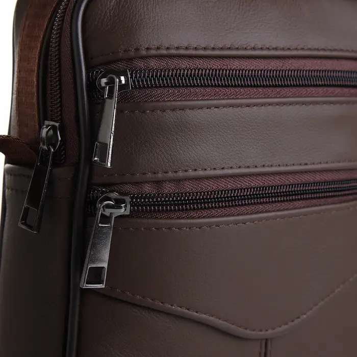 Сумка кросс-боди мужская на молнии, с ручкой, 3 наружных кармана, 18&times;5.5&times;22 см, коричневая